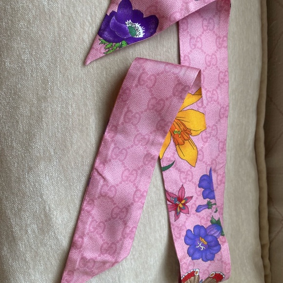 GUCCI GG SILK BOW SCARF - Picture 4 of 14